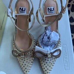 Brand New Never worn Ninety Union Gold Gloria Heels Size 9